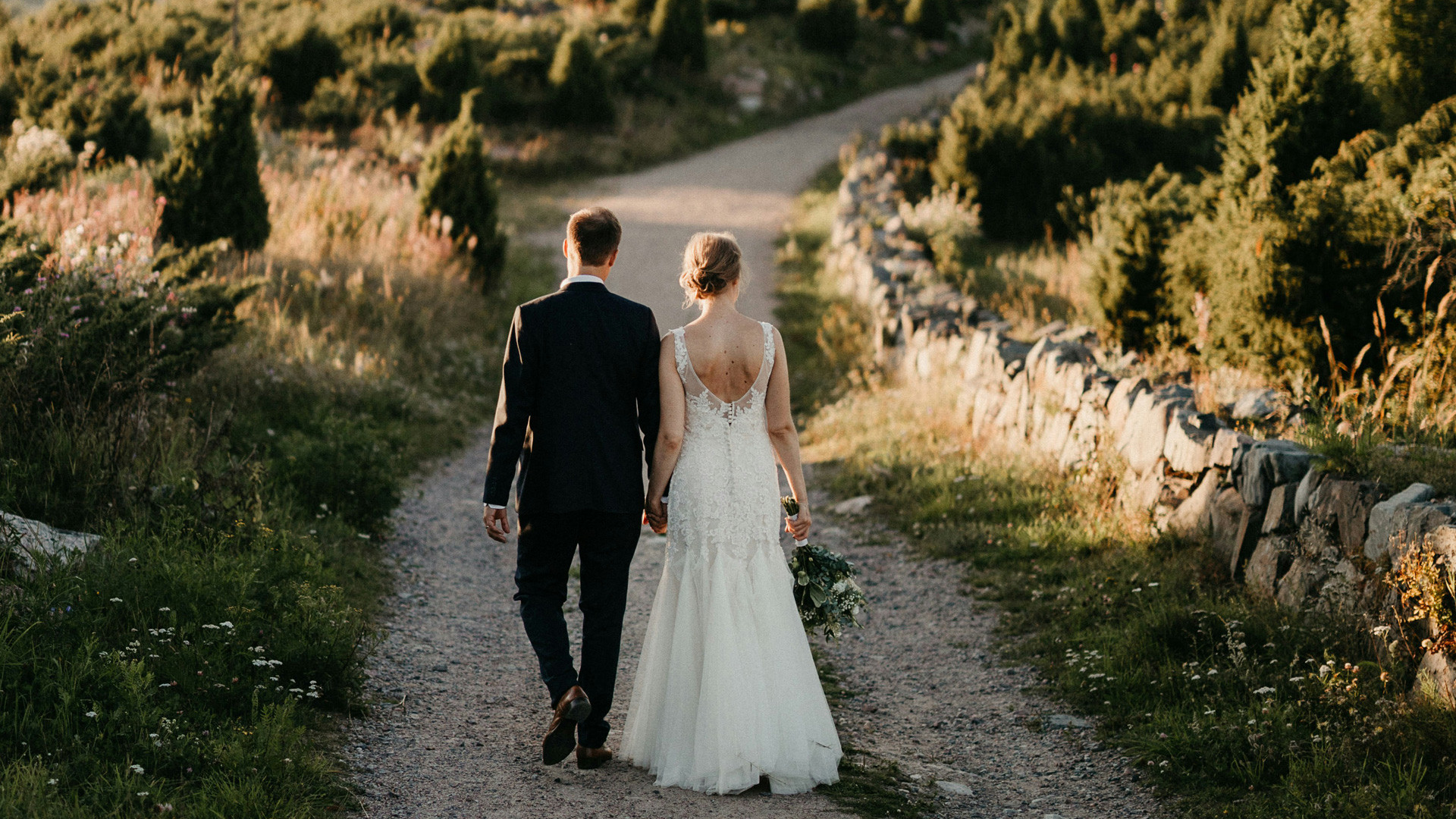 Sonoma elopement ceremony outdoors